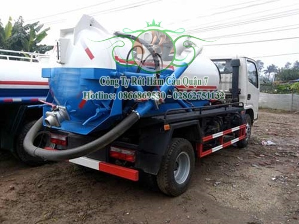 Sử dụng dịch vụ r&uacute;t hầm cầu c&ocirc;ng nghệ cao